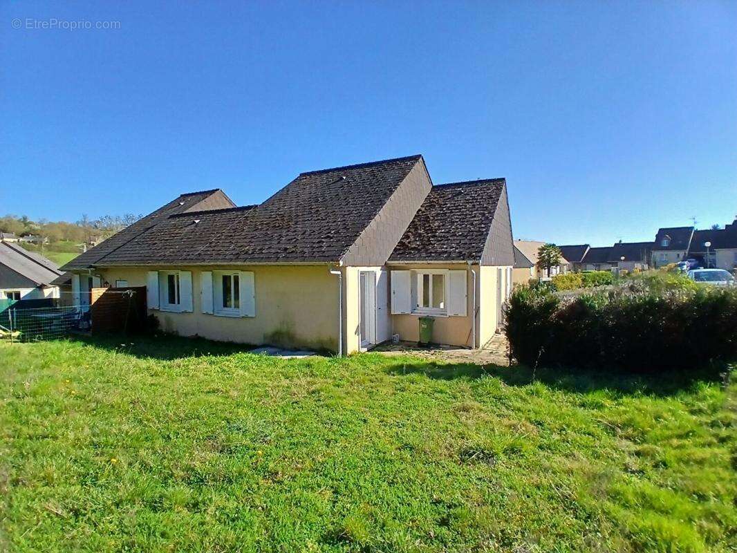 Maison à COURDEMANCHE