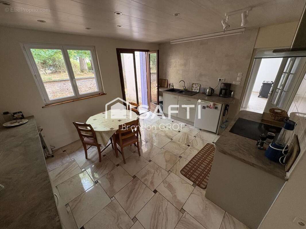 Maison 142 m² à Moussac  - photo 3
