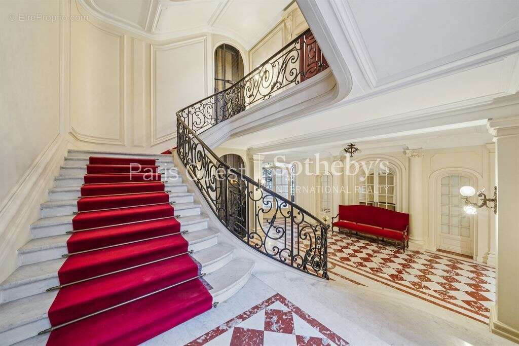 Appartement à PARIS-16E