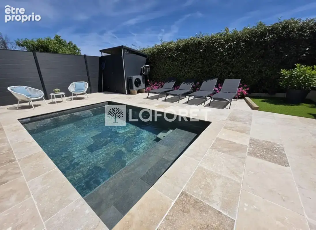 CUERS : Maison individuelle 237 m² comprenant 3 logements sur terrain de 793 m² - photo 2