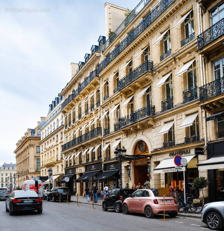 Appartement à PARIS-1E