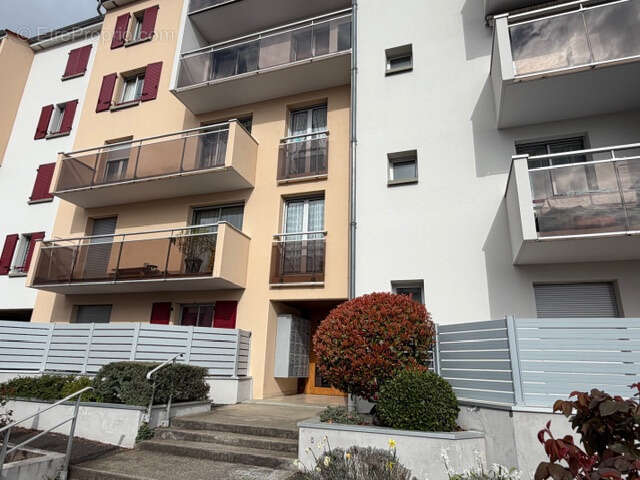 Clermont Ferrand pradelle T5 de 96 m2, 3 chambres, balcon, séjour double, sdb, cuisine équipée libre, parking - photo 10