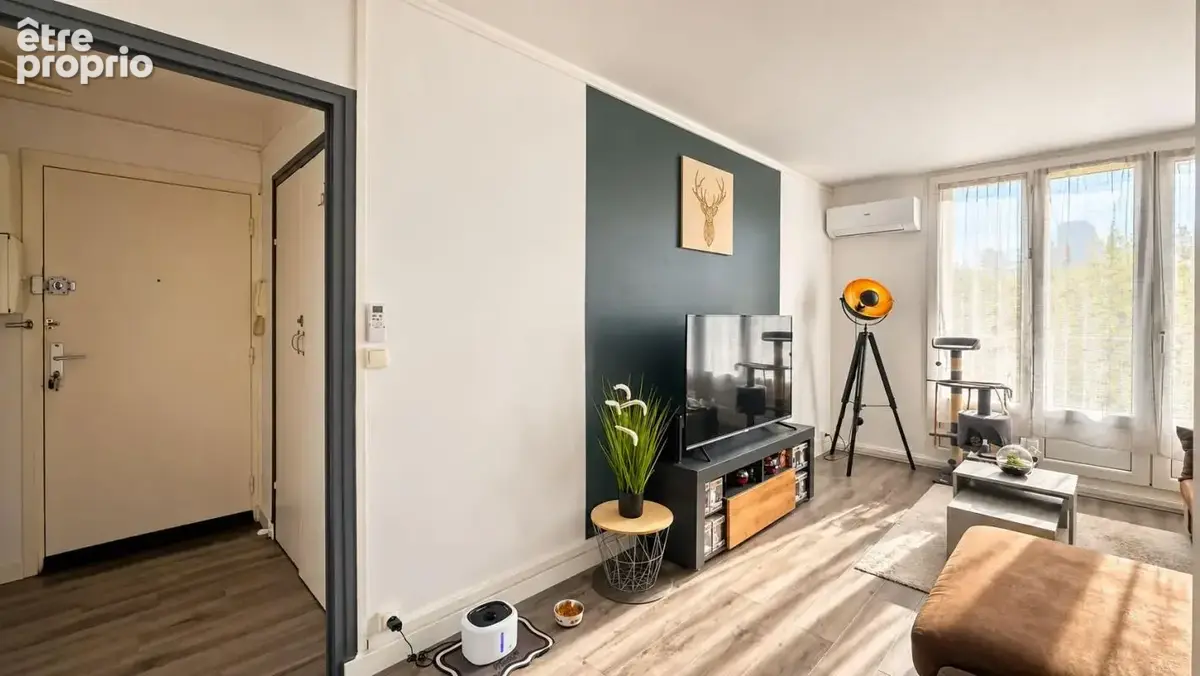 Valence - T4 de 63 m² - deux balcons - cave - garage privatif - parking collectif - photo 2