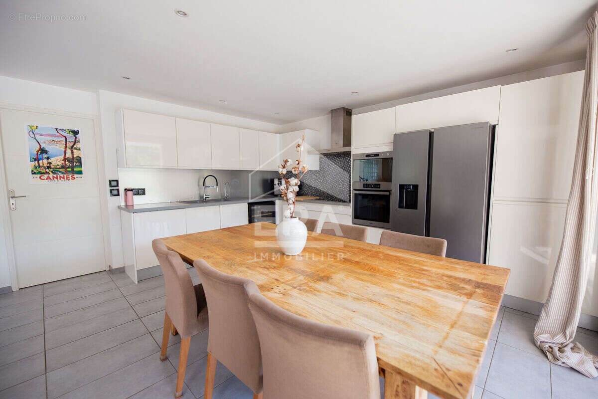 Maison à LA ROQUETTE-SUR-SIAGNE