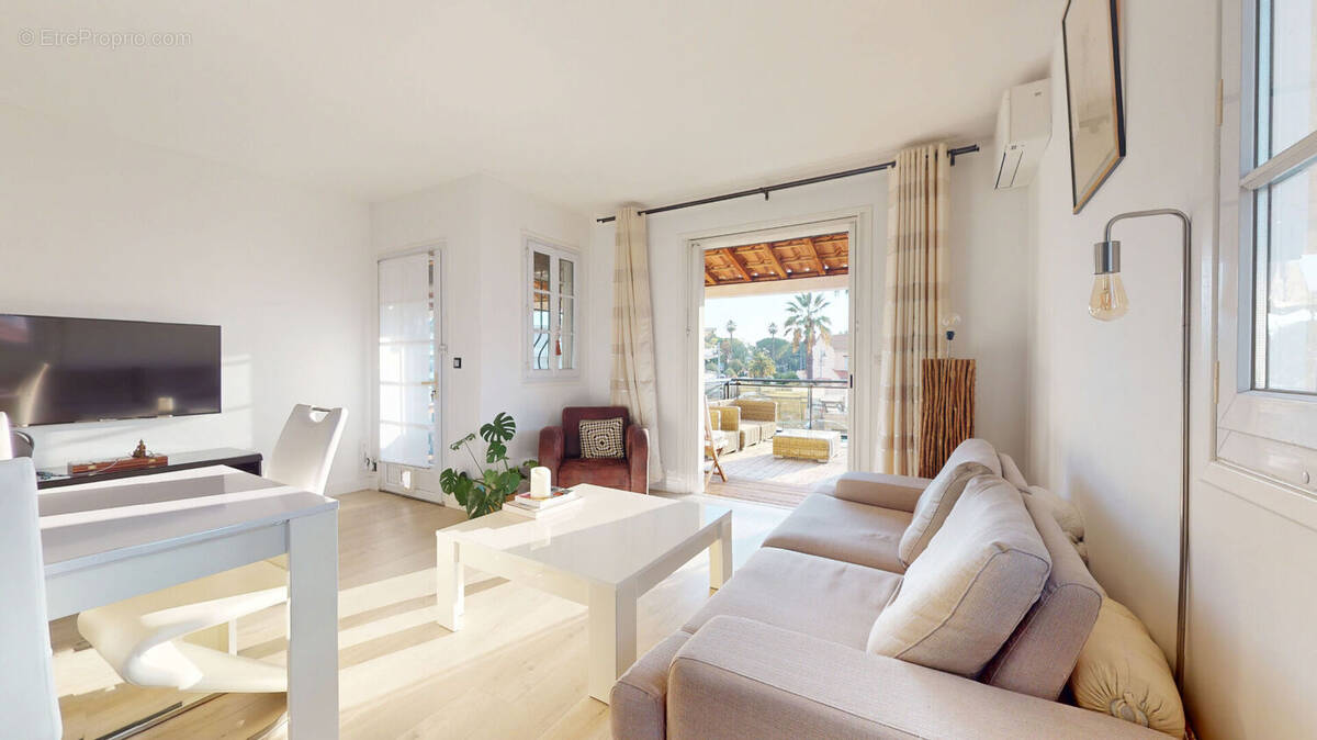 Appartement à VILLENEUVE-LOUBET