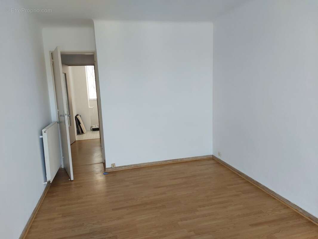 Hyères Gare - Appartement T3 - 77m² - Avec  garage individuel - photo 6