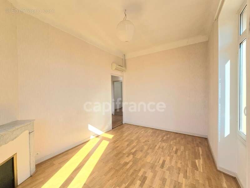 Appartement à SAINT-CYR-SUR-MER