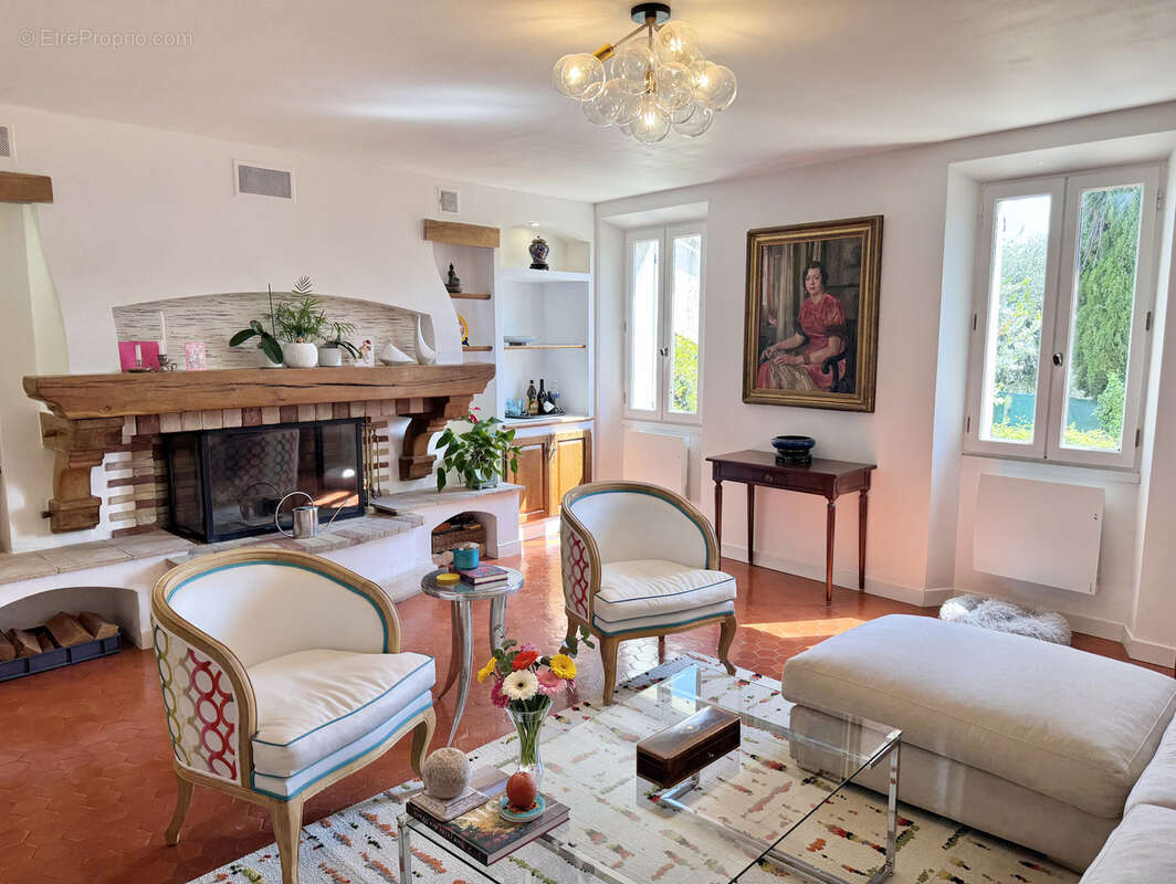 Maison à SAINT-CEZAIRE-SUR-SIAGNE