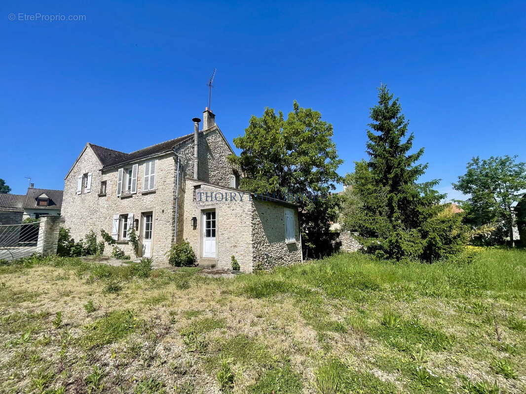 Maison à THOIRY
