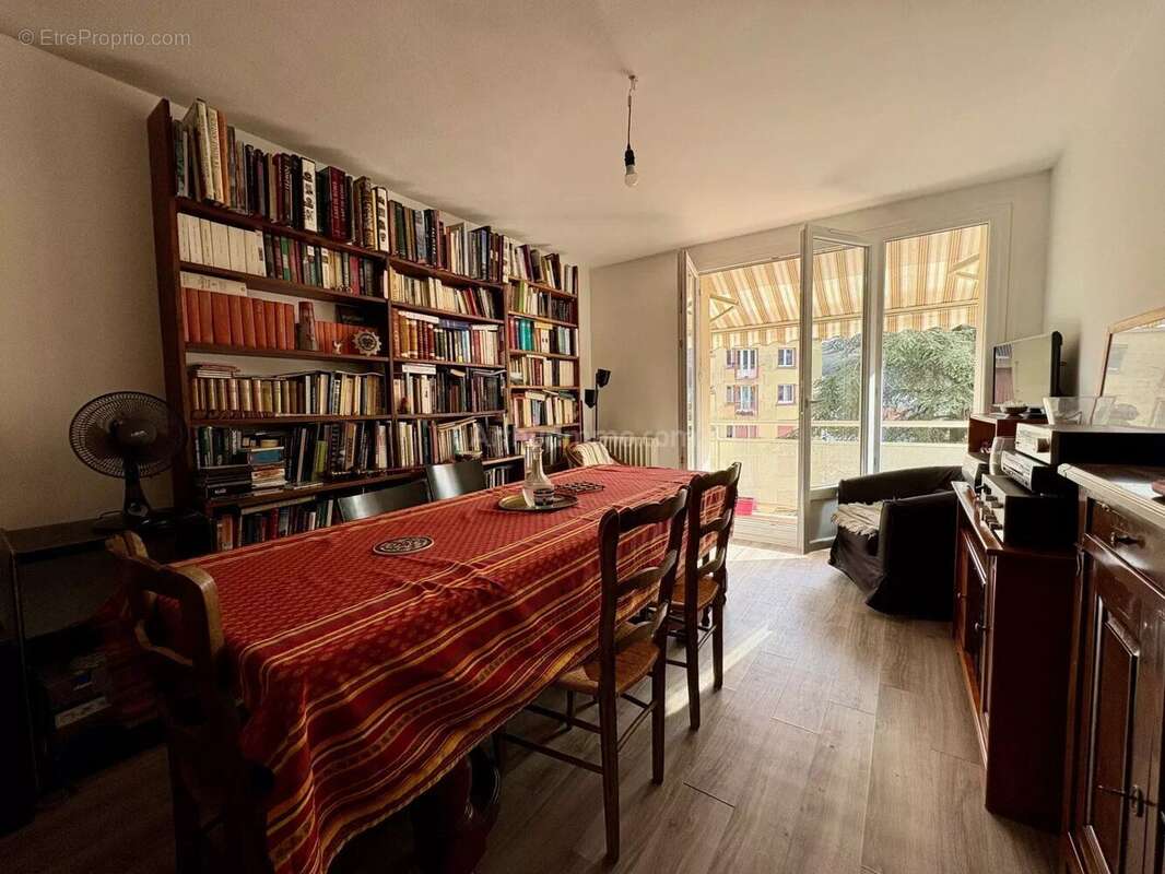 Appartement à FONTAINE