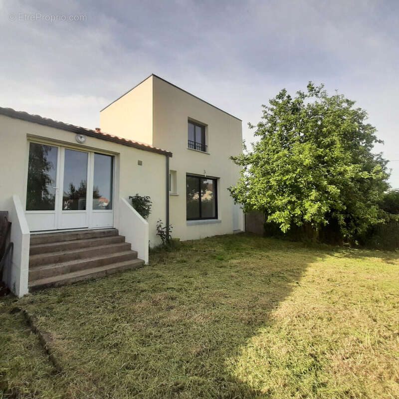 Maison à SAINT-JULIEN-DE-CONCELLES