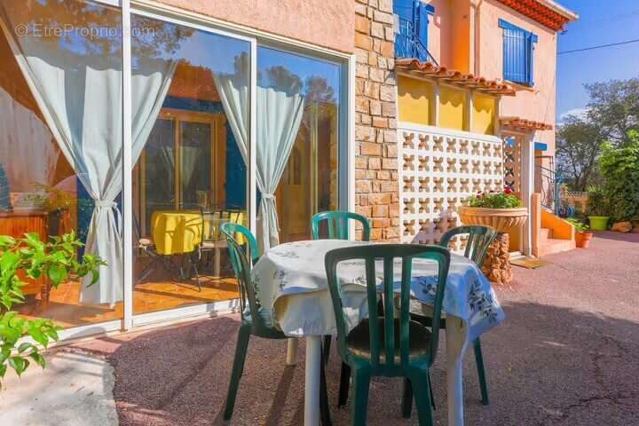 TERRASSE T2 LOUE - Maison à SAINT-RAPHAEL