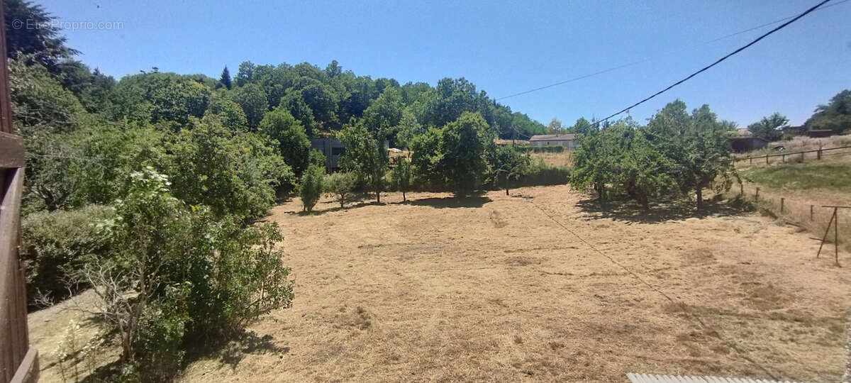 Maison au calme sur 5000 m2 de terrain - photo 2