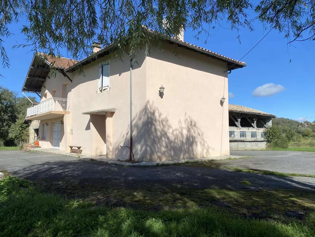 Aurignac, Ferme T6 – Vue imprenable sur les Pyrénées – 3 800 m² de terrain - photo 12