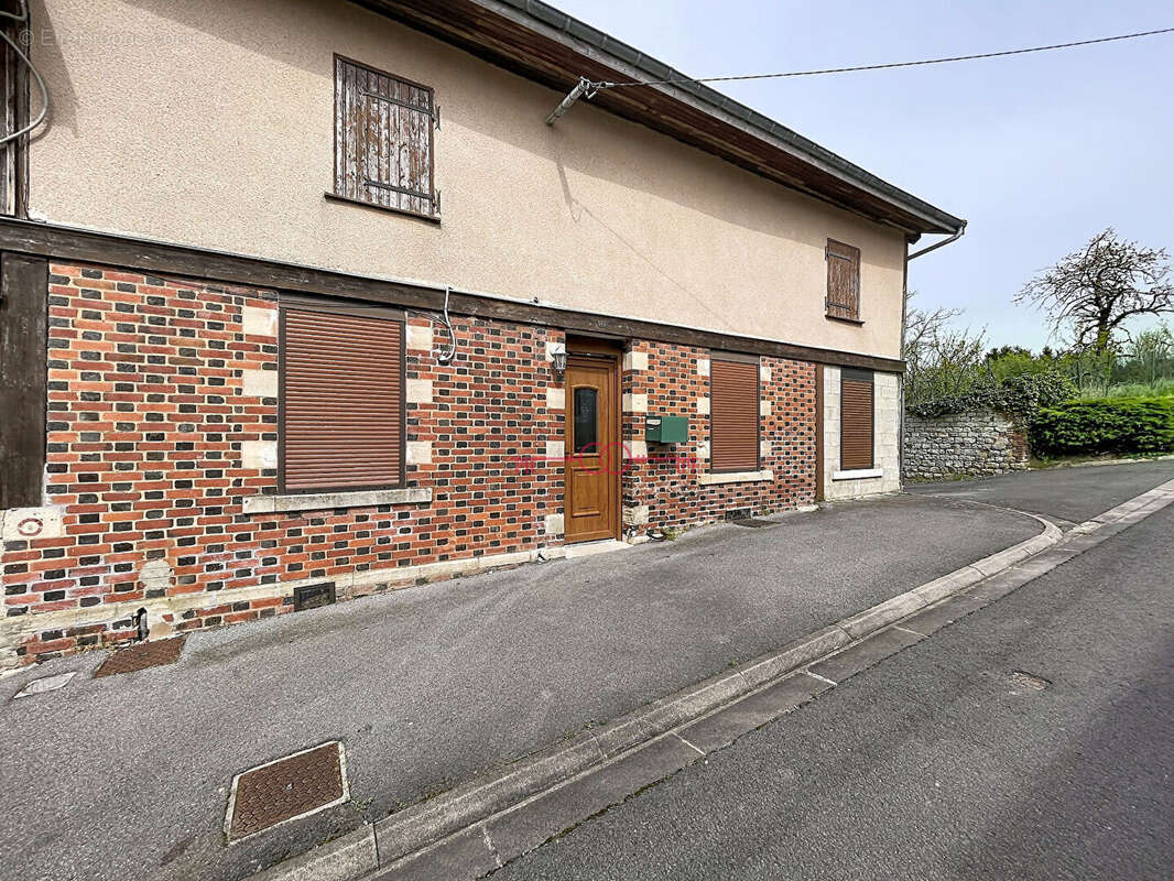 Maison à LA NEUVILLE-AU-PONT