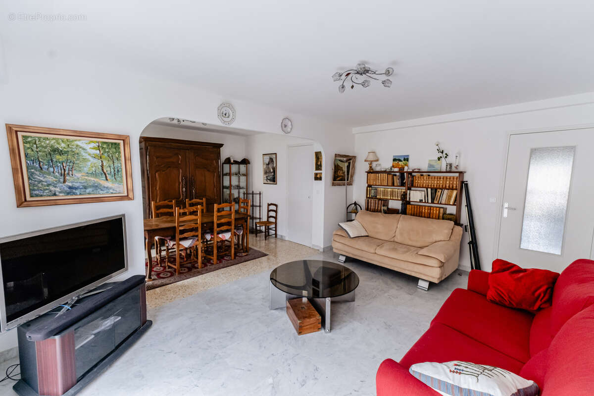 Appartement à SAINT-LAURENT-DU-VAR