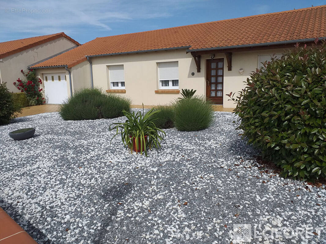 Maison à SAINT-CHRISTOPHE-DU-BOIS