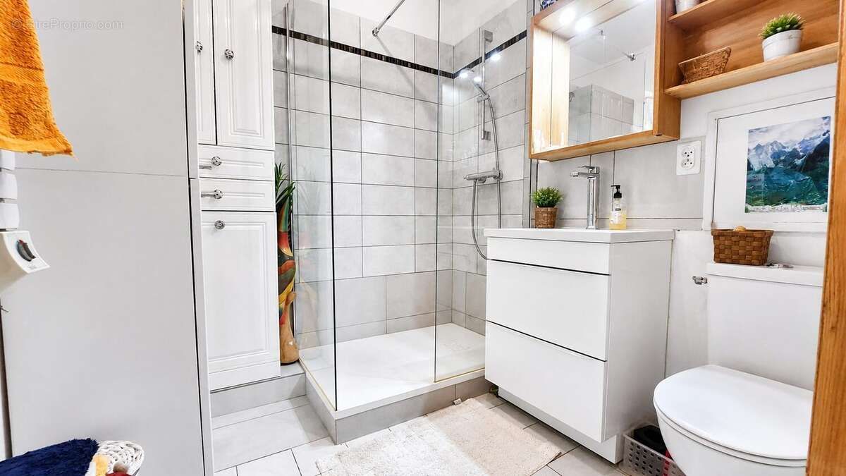 Appartement à CHARENTON-LE-PONT