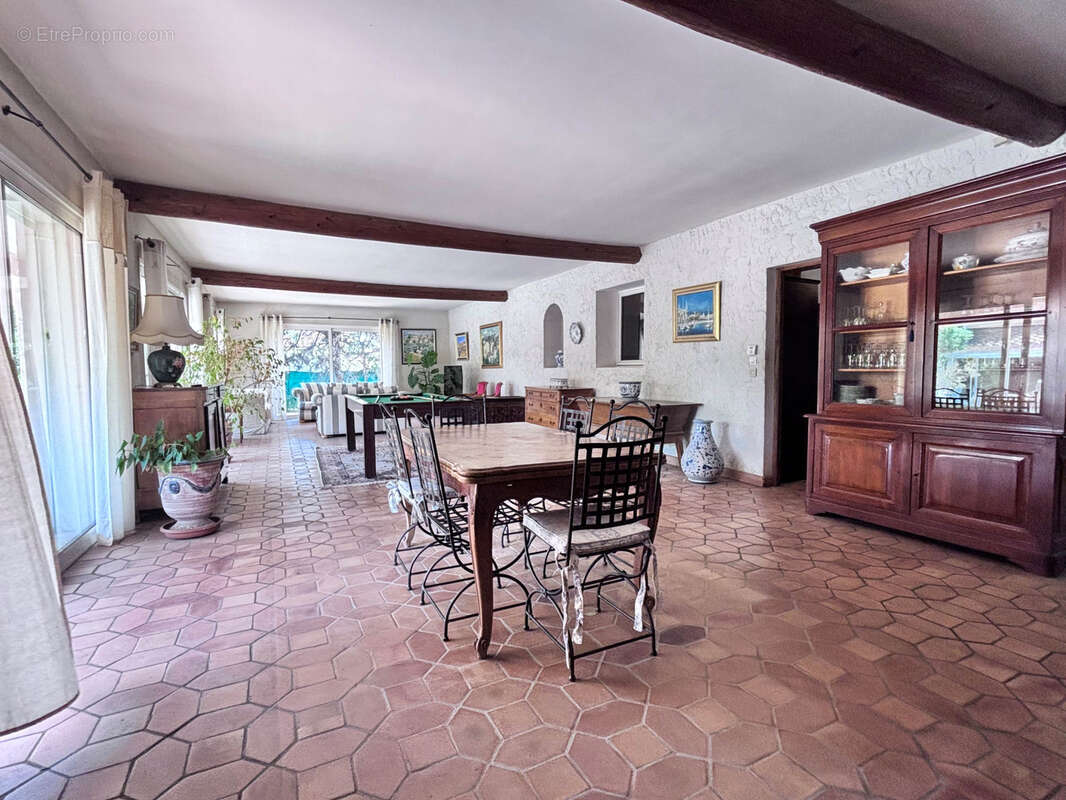 Maison à SAINT-CYR-SUR-MER