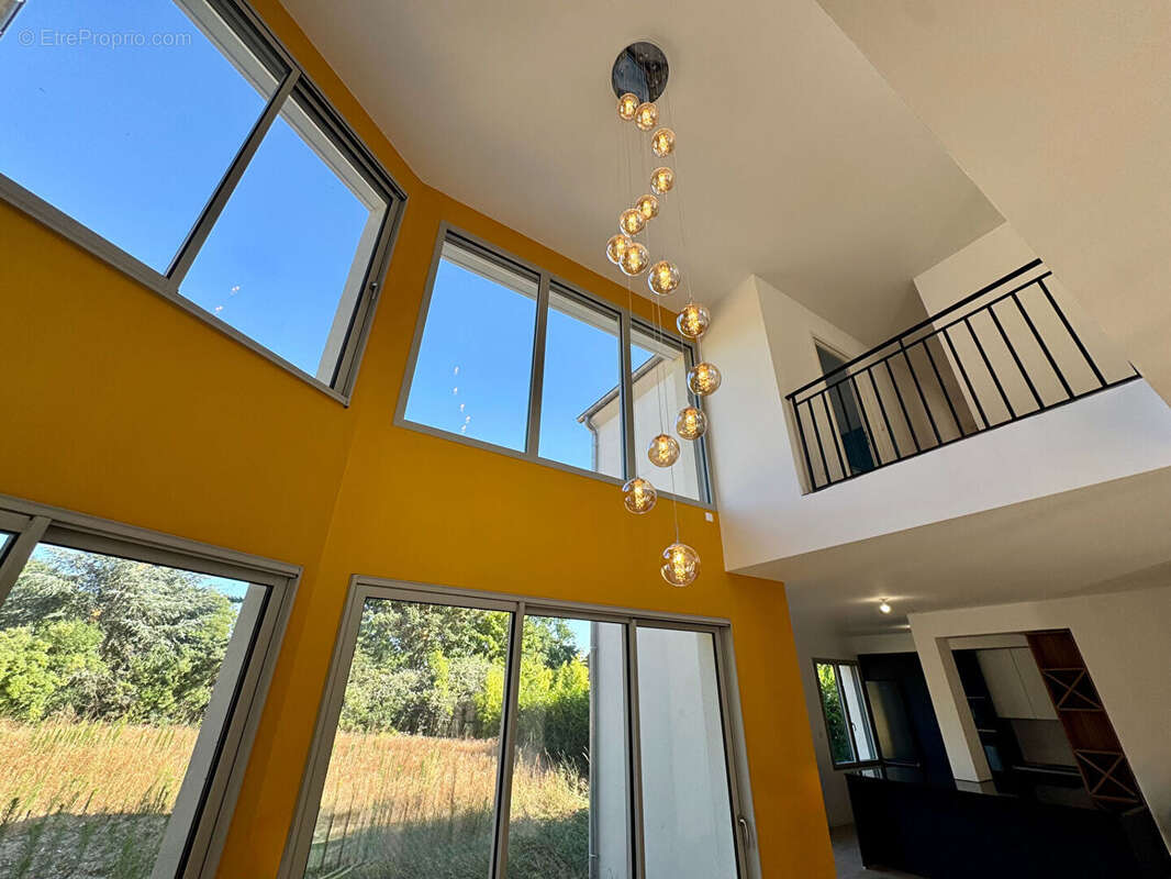 Maison à LE MESNIL-LE-ROI