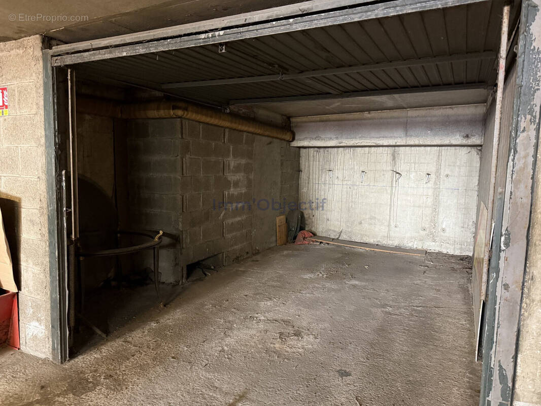 Parking à PARIS-12E