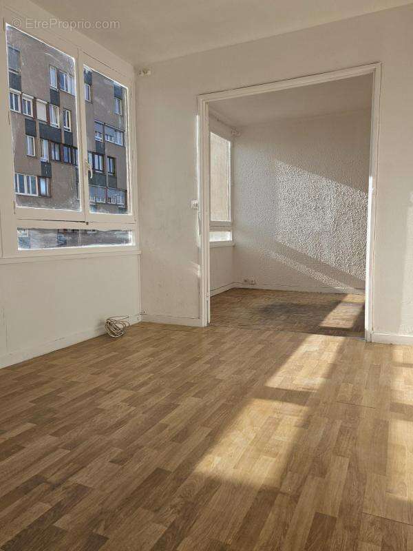 Appartement à PARIS-19E