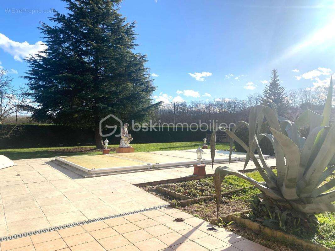 Villa de plein pied avec maison secondaire - photo 6