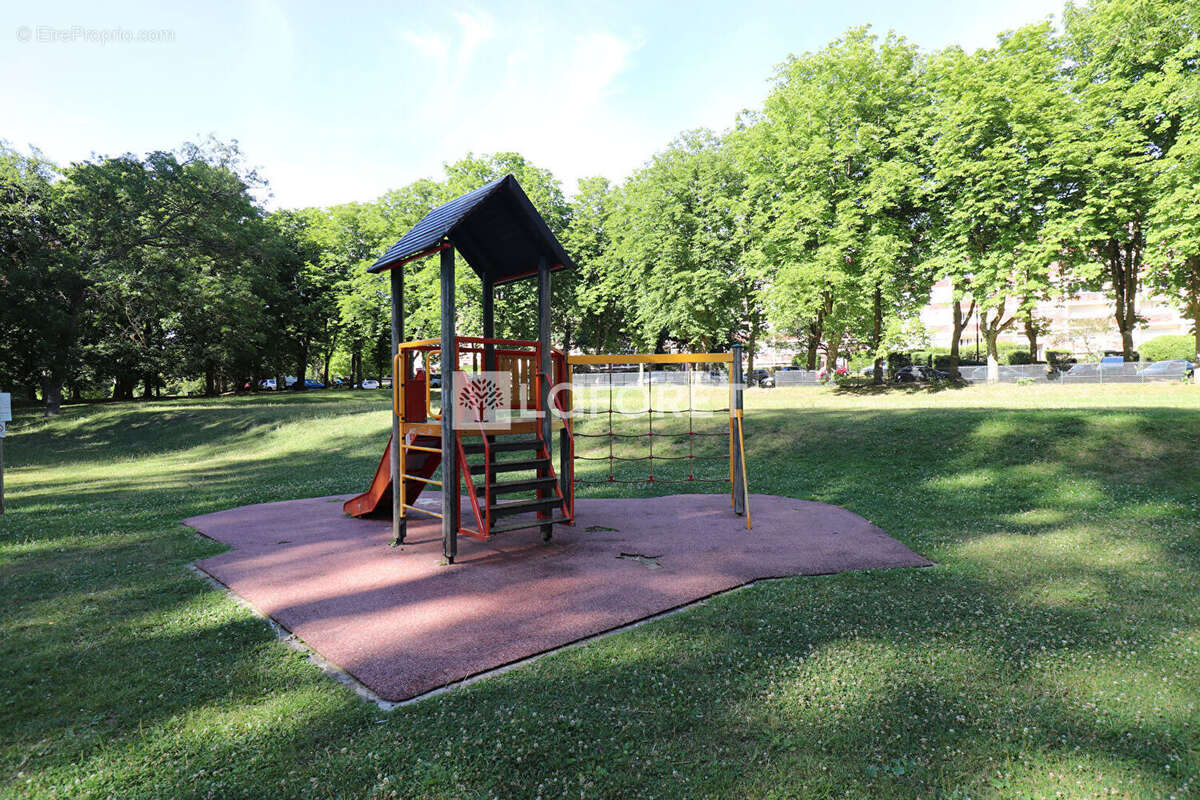 Appartement à VERNEUIL-SUR-SEINE