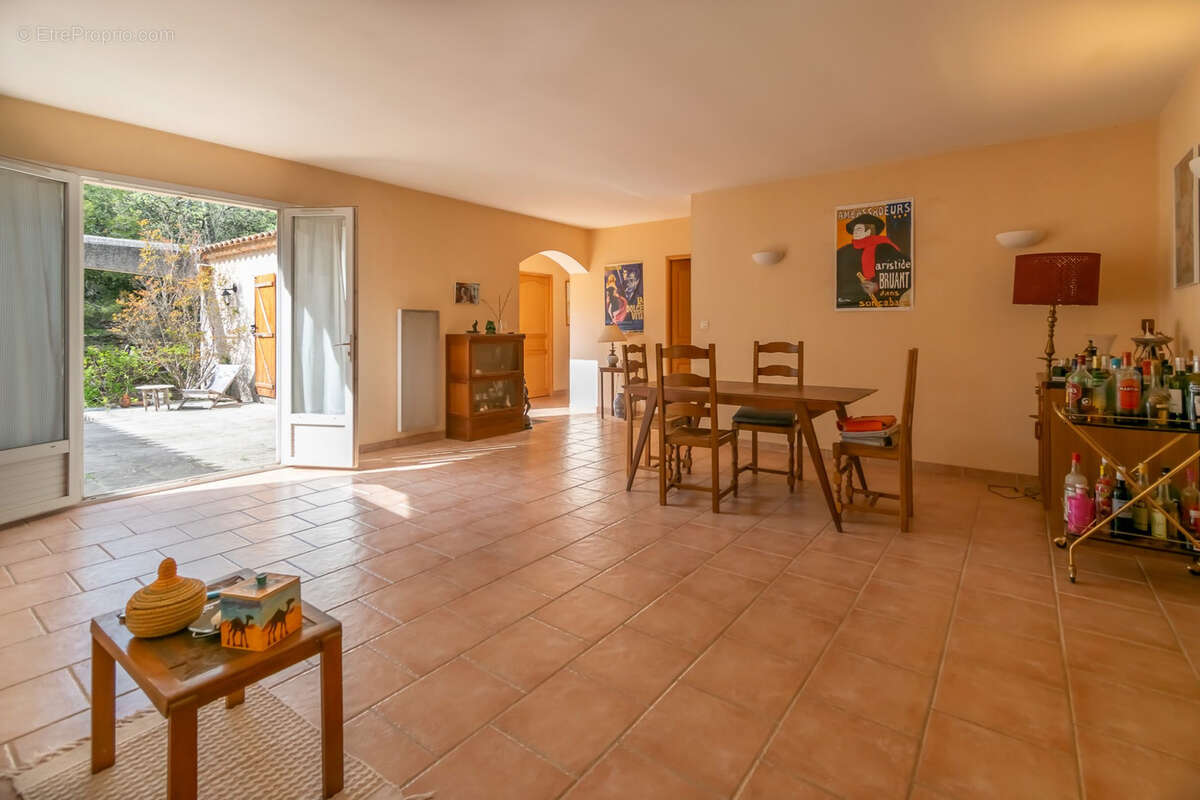 Maison de charme en Provence   172 m2 avec jardin de 2500 m2 - photo 8