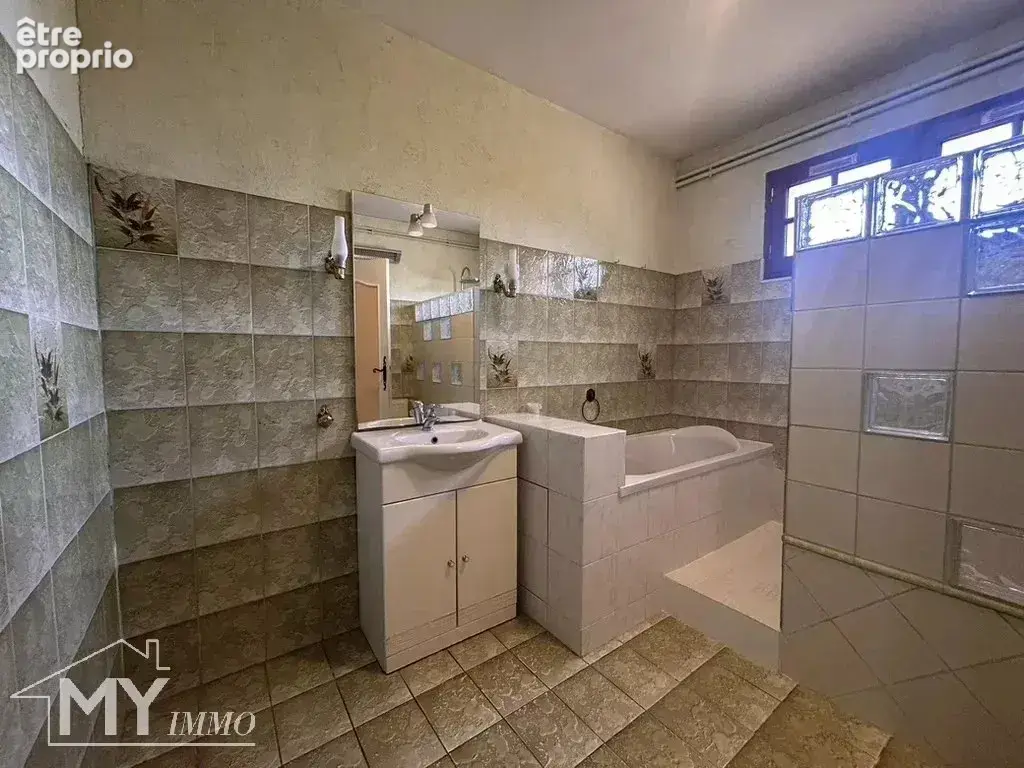Charmante maison familiale aux beaux volumes, dans un environnement privilégié entre calme et commodités - photo 11