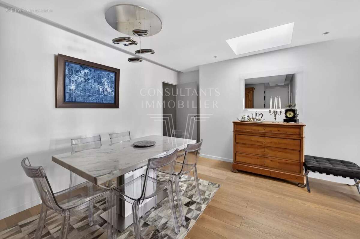 Appartement à PARIS-7E