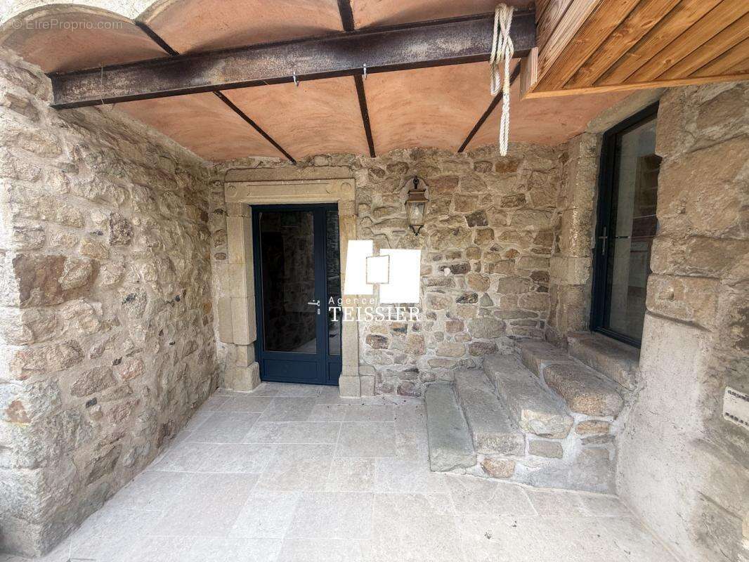 Maison à SAINT-PAUL-LE-JEUNE