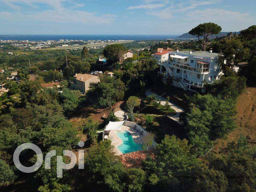 Maison à MANDELIEU-LA-NAPOULE