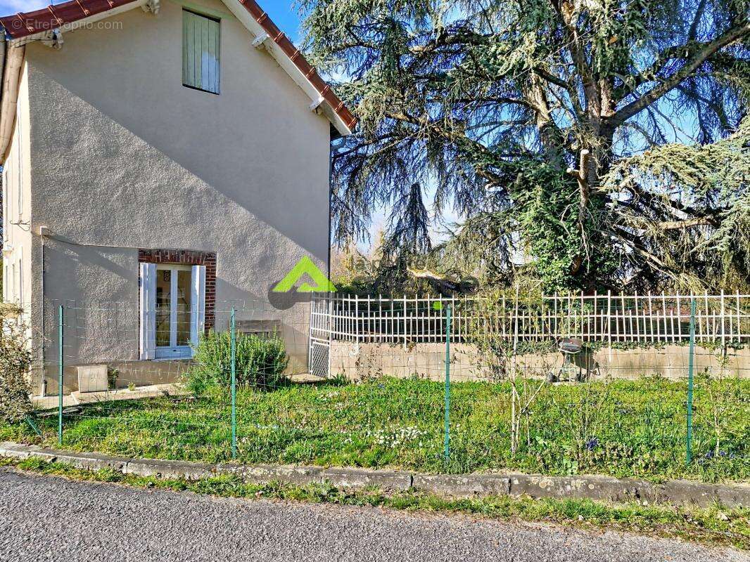 Maison à SAINT-SULPICE-LE-GUERETOIS