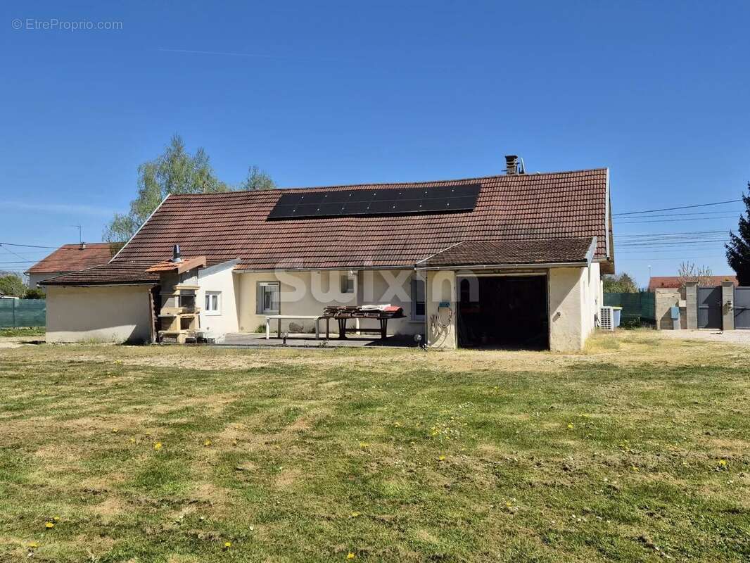 Maison à LE DESCHAUX