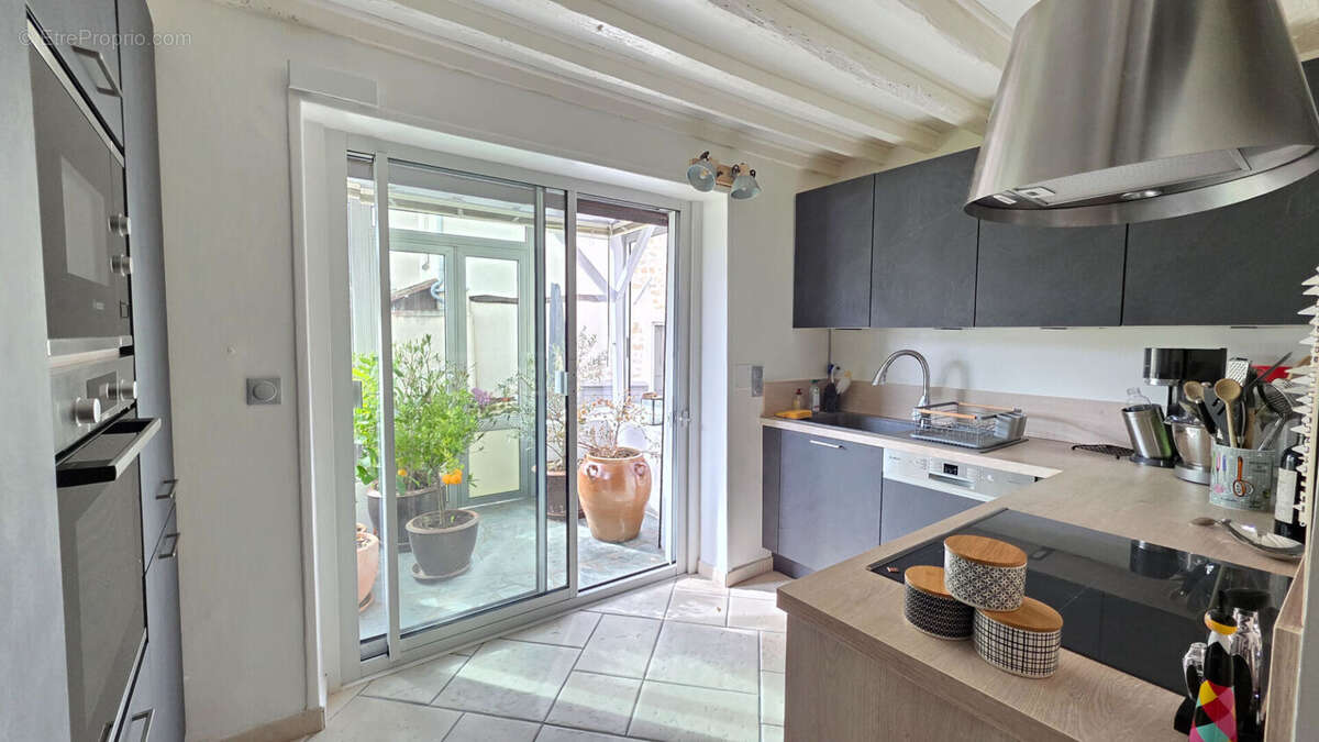 Longère rénovée de 175 m²  avec dépendances  - 887 m² - photo 9