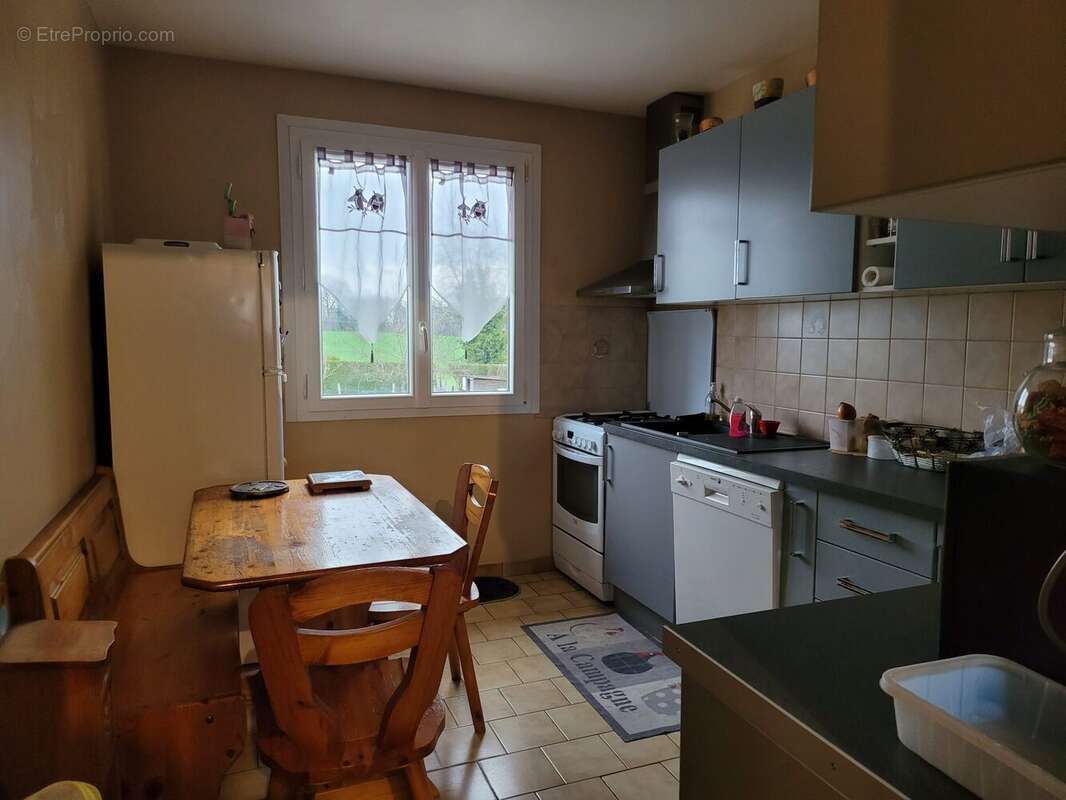 Maison à SAINT-LEONARD-DE-NOBLAT