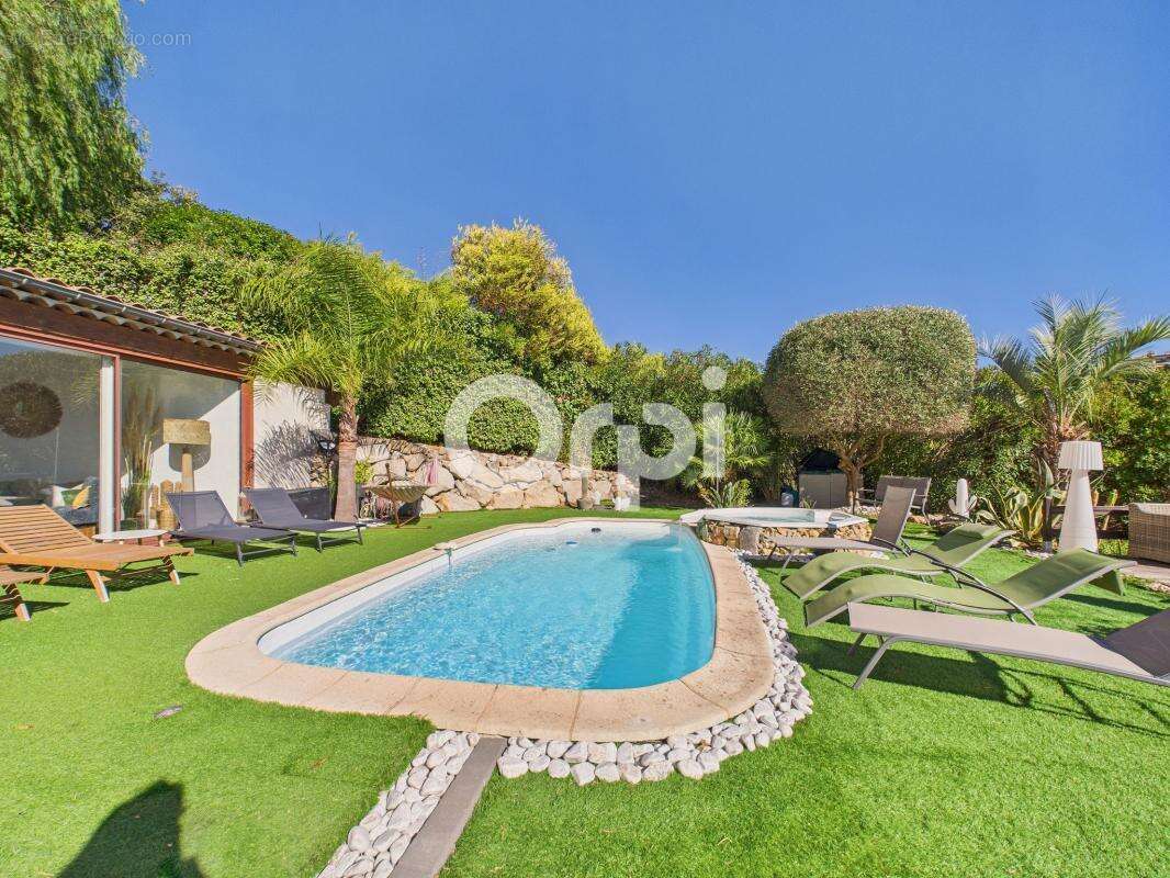 Maison à MANDELIEU-LA-NAPOULE