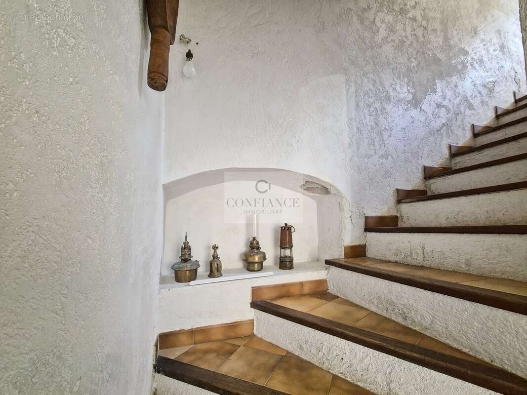 Appartement à CONTES