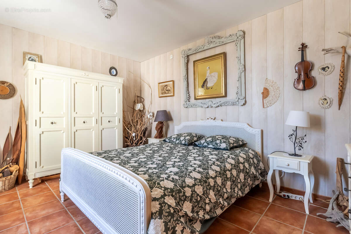 Propriété de campagne avec piscine, annexe, terrain, garage et lac - photo 49