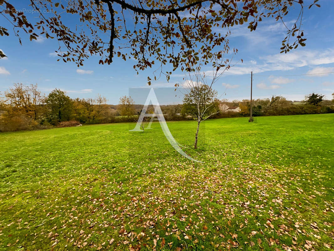 Maison à MONTAIGU-DE-QUERCY