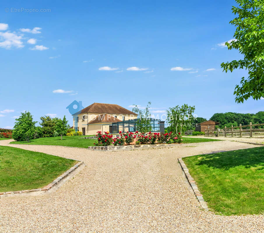 A vendre Dpt Eure (27) Propriété Equestre - A moins d'1 heure de Paris sur parc d'environ 2,6 ha - photo 2