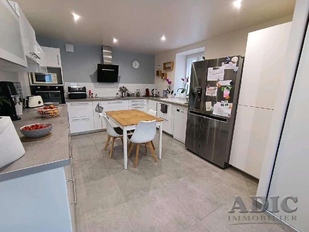 Maison à VER-SUR-LAUNETTE