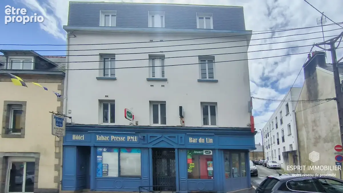 Concarneau - Immeuble avec local commercial, appartement et chambres d'hôtel - photo 2