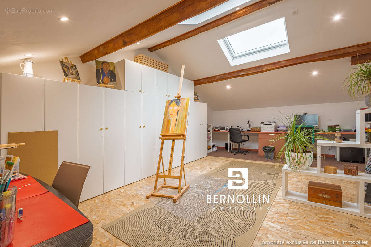 COUP DE COEUR à Curtafond - Propriété de charme de 300 m2 - 11 pièces - photo 13