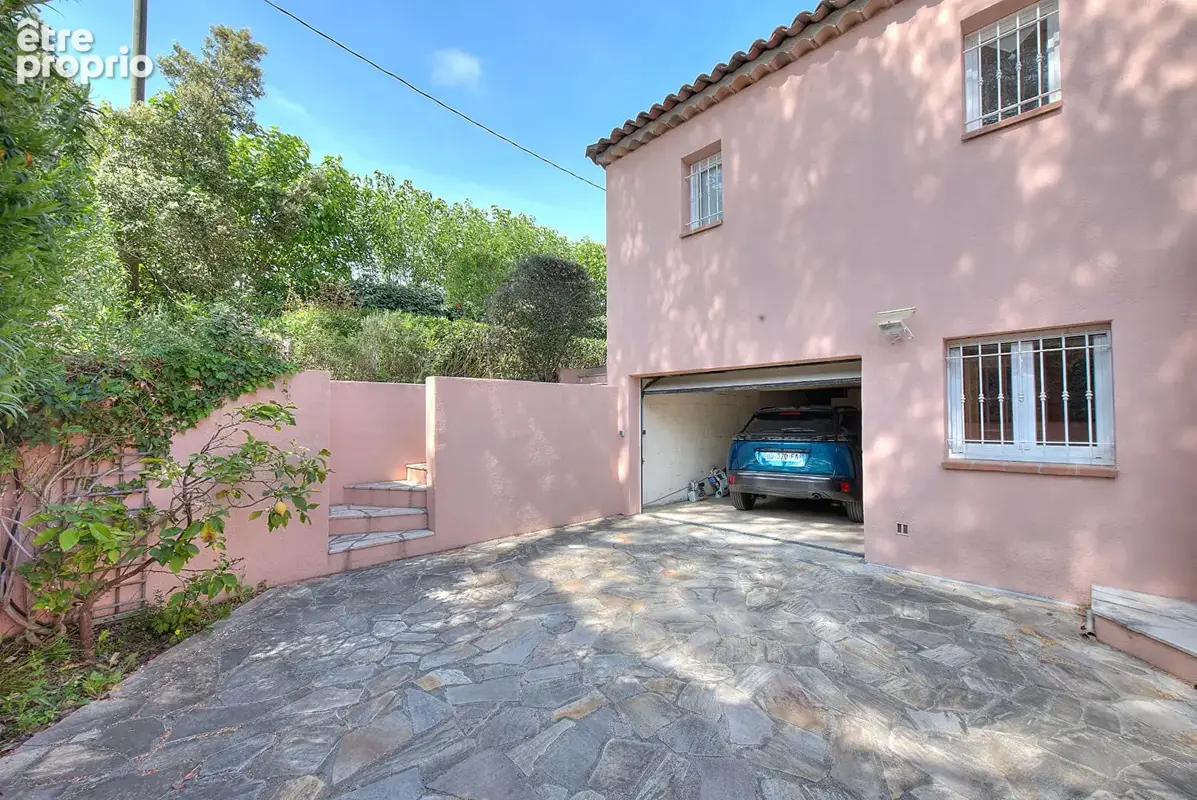 Villa de 5 pièces à vendre à Saint-Raphaël avec piscine et garage double - photo 17