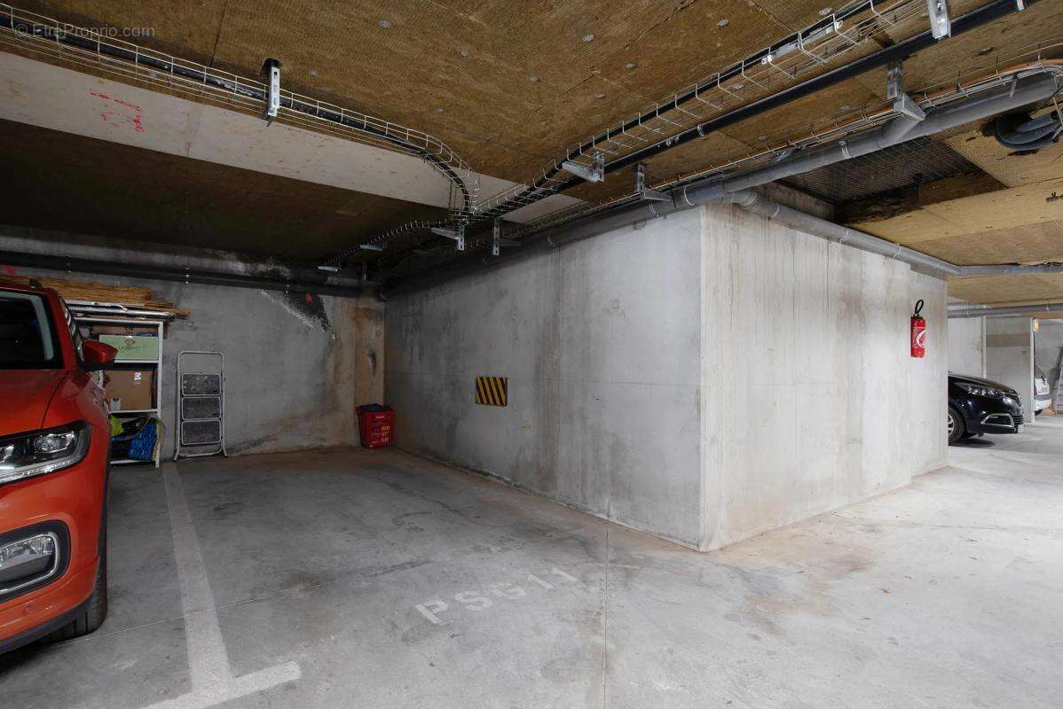 Appartement à ROQUEBRUNE-SUR-ARGENS