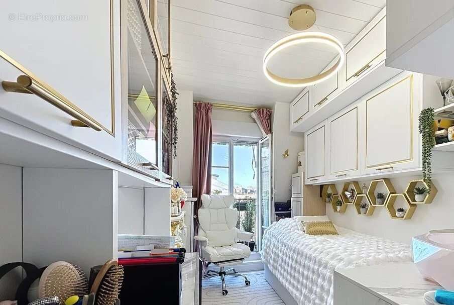 Appartement à LEVALLOIS-PERRET