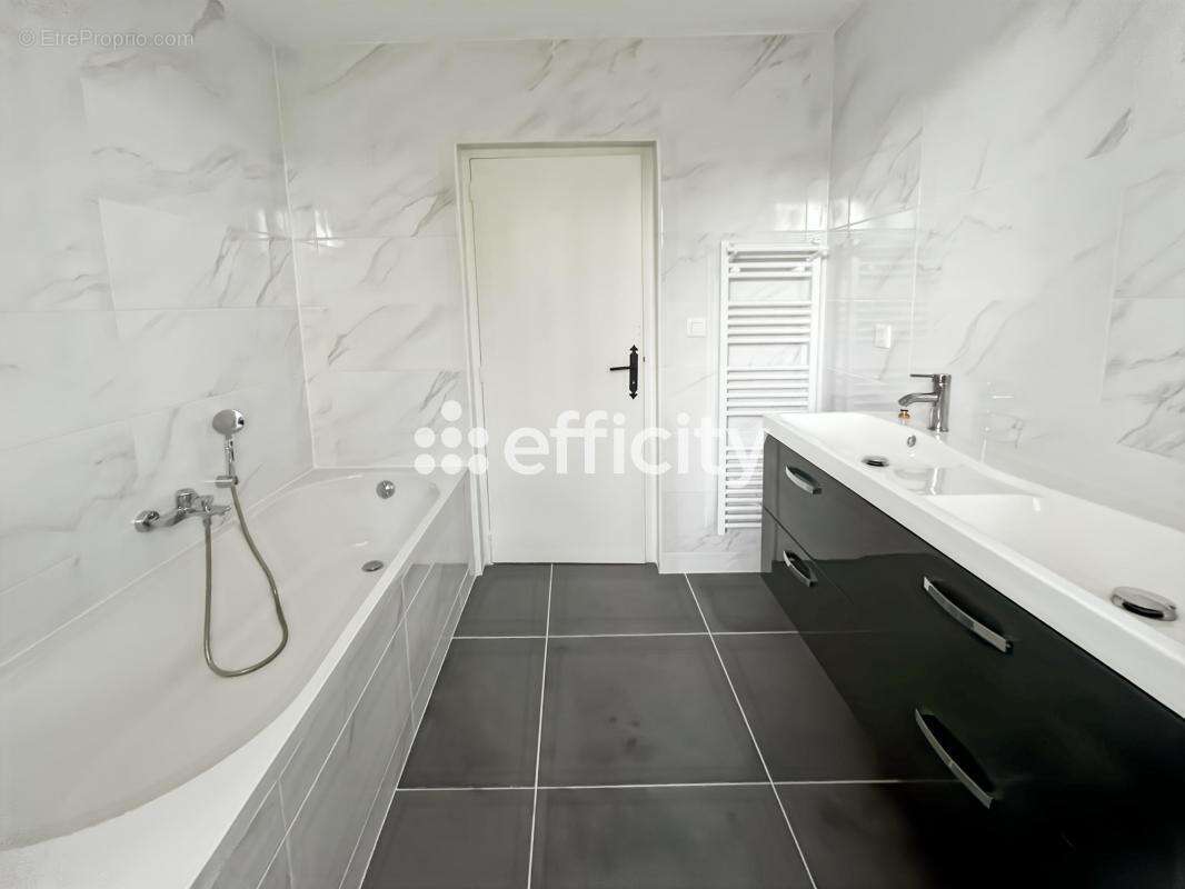 Maison à VAUX-SUR-MER