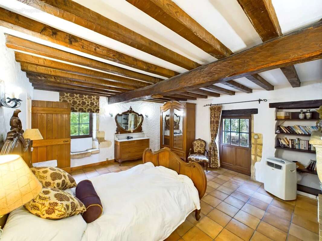 Maison à PESSAC-SUR-DORDOGNE